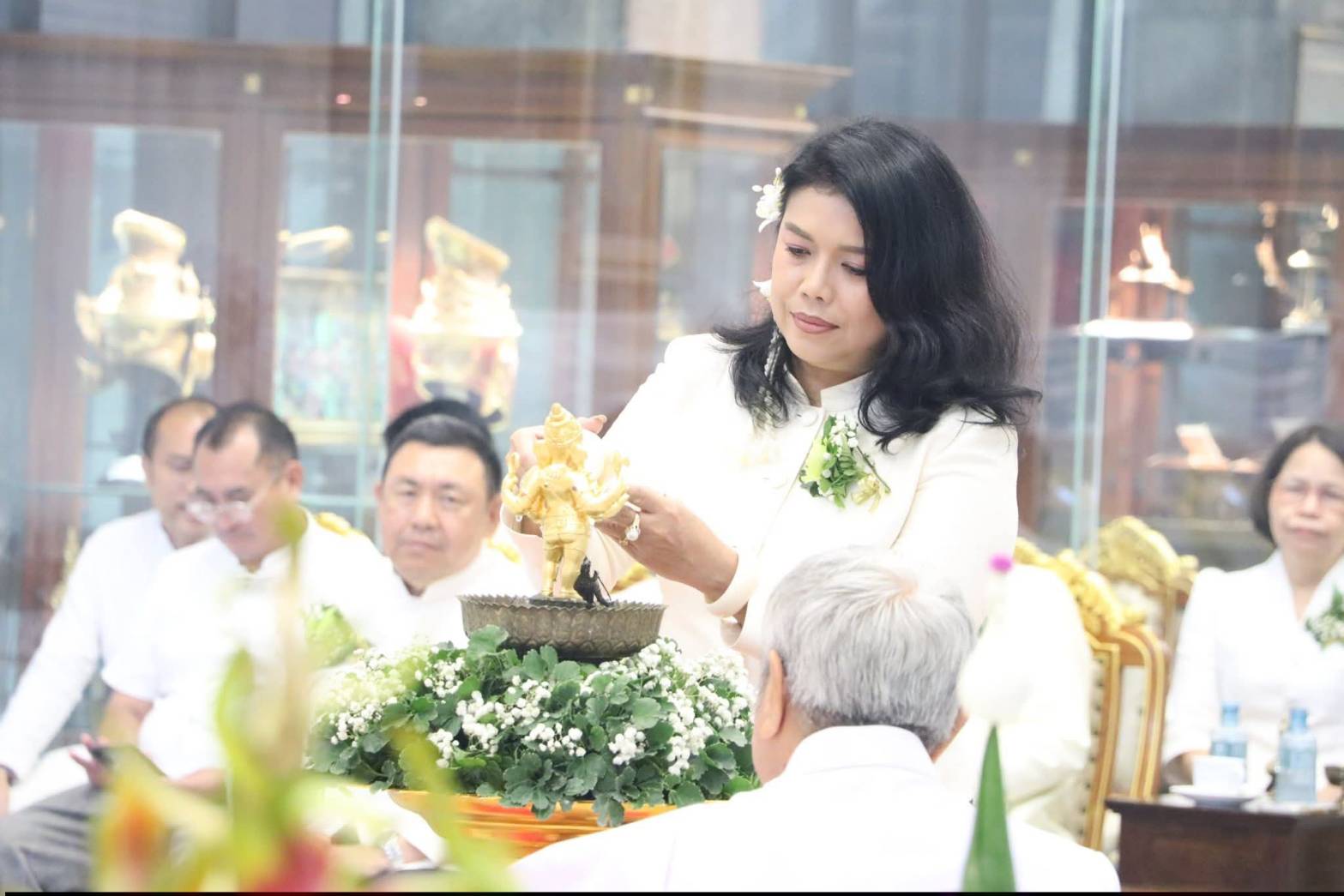 title - ศูนย์ส่งเสริมและพัฒนาอาชีพเสริมนอกภาคการเกษตร โดย สำนักงานการปฏิรูปที่ดินเพื่อเกษตรกรรม จัดโครงการพัฒนาบุคลากรเพื่อเพิ่มประสิทธิภาพการดำเนินงานด้านศิลปหัตถกรรม กิจกรรมไหว้ครูช่าง ณ ชั้น 2 อาคารพระมิ่งขวัญ ศูนย์ส่งเสริมและพัฒนาอาชีพเสริมนอกภาคการเกษตร (ศูนย์ศิลปาชีพบางไทรฯ (เดิม))